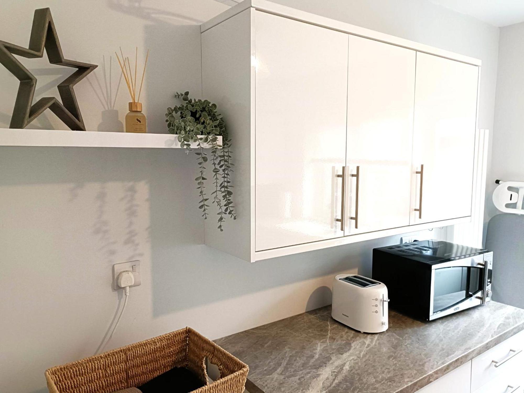Charming Terrace Home In Whitchurch Whitchurch  Bagian luar foto